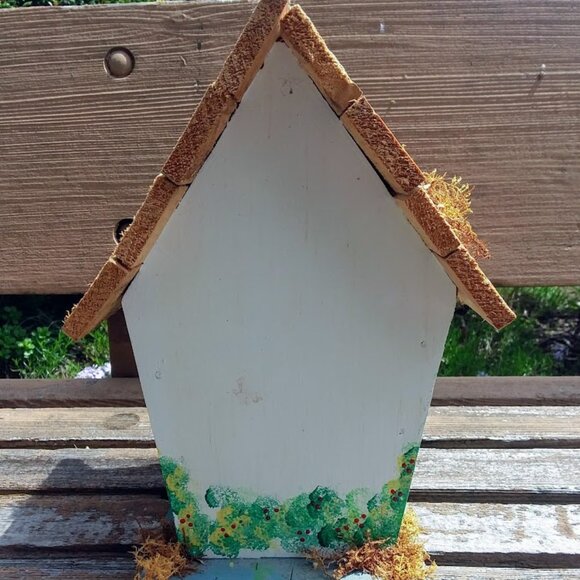 Beautiful Handmade White Birdhouse Cottage Moss White Wreath Hanging Never Used - Picture 4 of 6